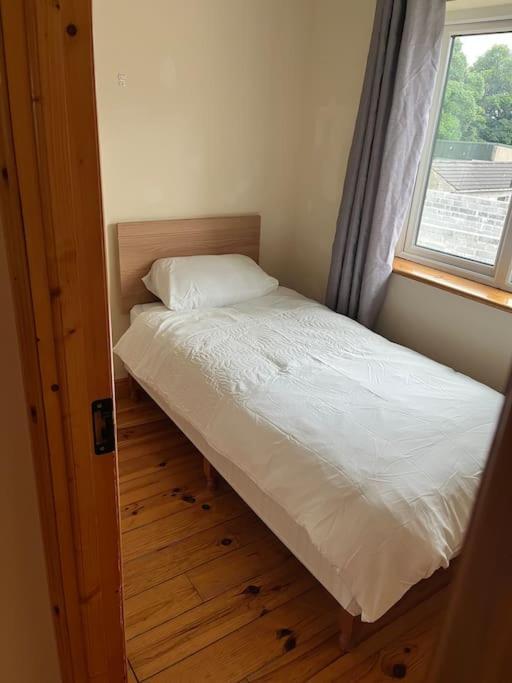 Modern 4 Bed House In Town Βίλα Tubbercurry Εξωτερικό φωτογραφία