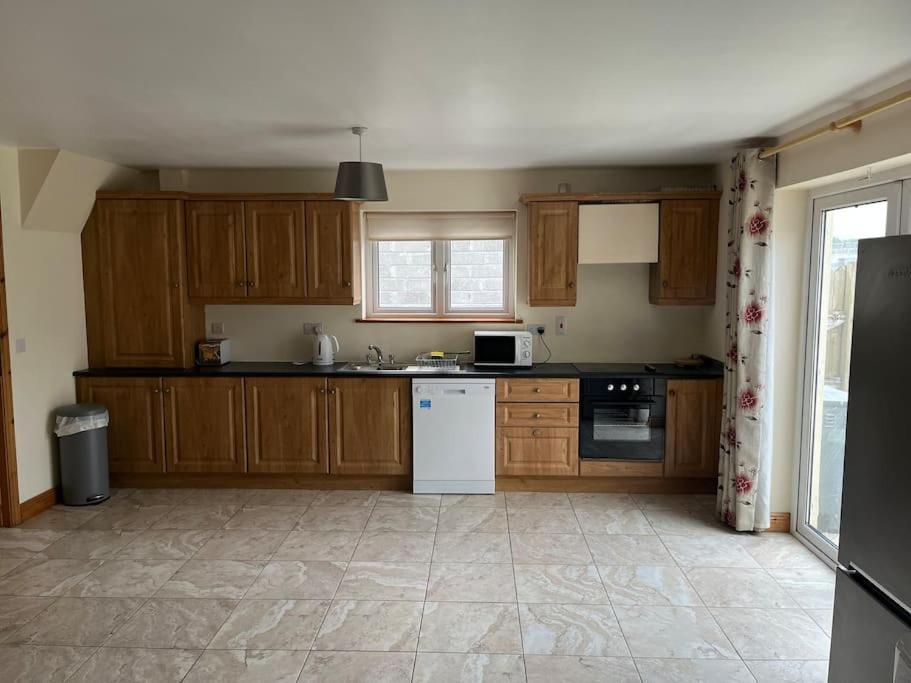 Modern 4 Bed House In Town Βίλα Tubbercurry Εξωτερικό φωτογραφία